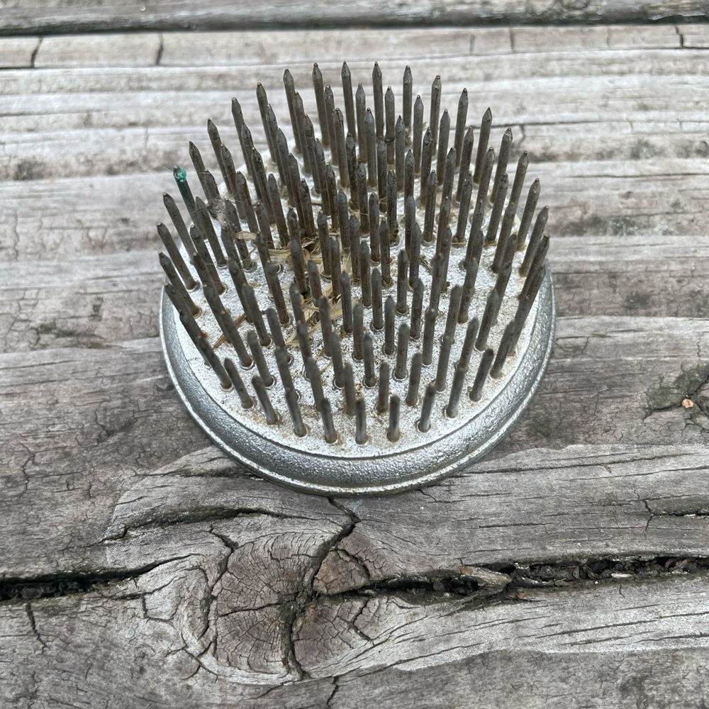 Round Metal Flower Frog